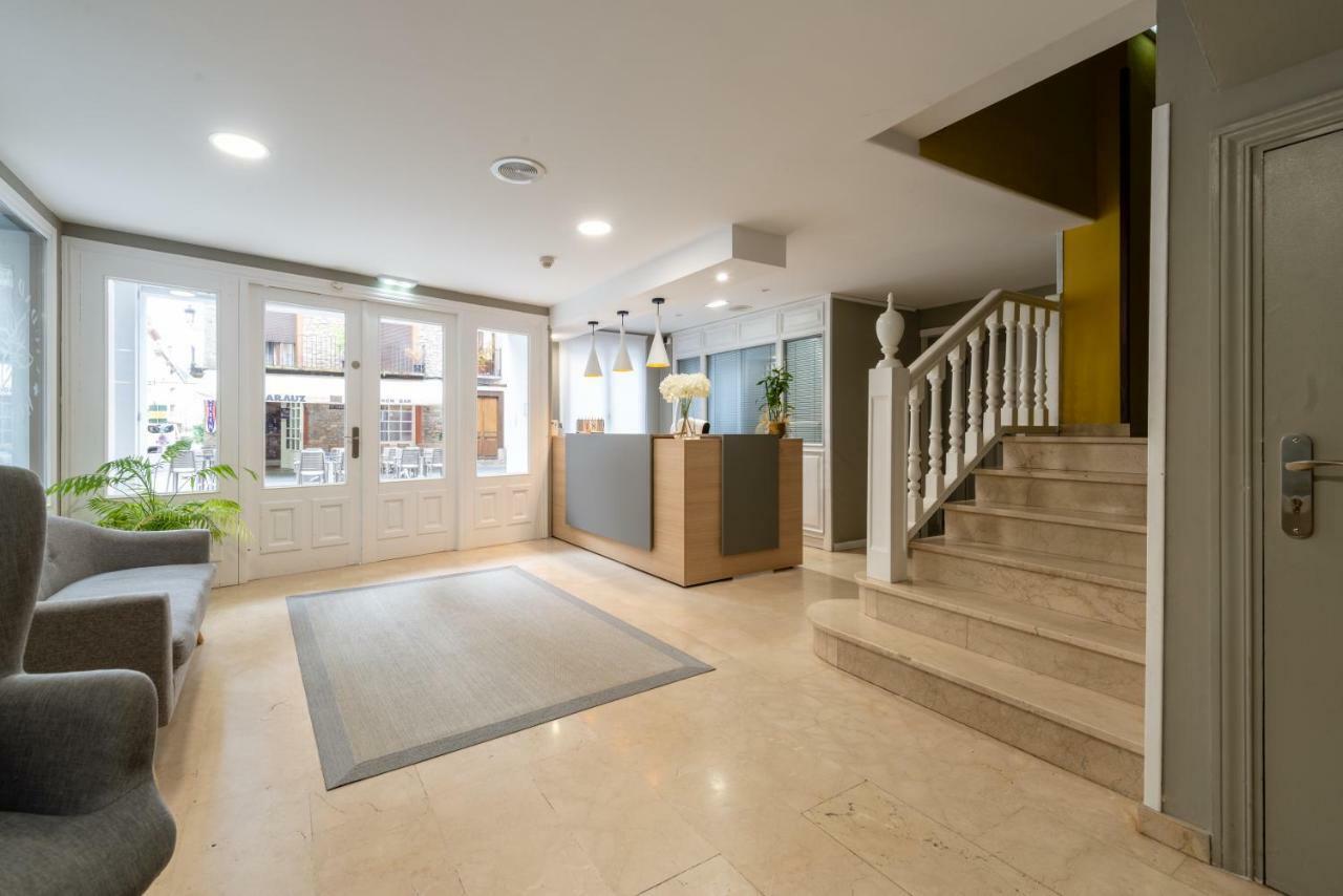 Ciudad De Jaca Hotel Kültér fotó
