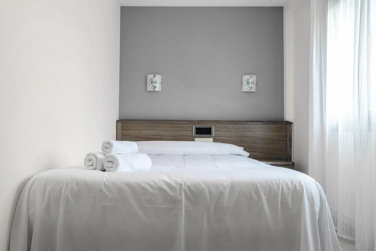 Ciudad De Jaca Hotel Kültér fotó