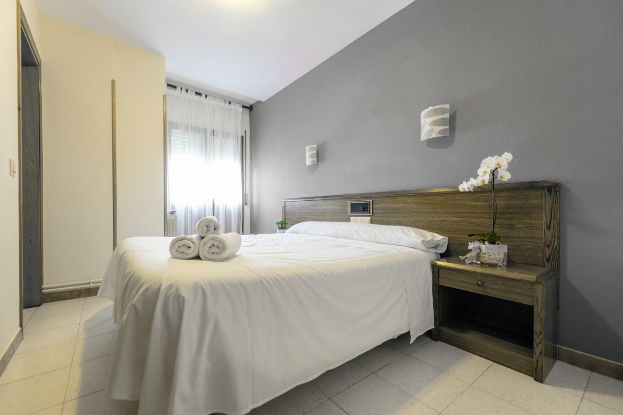 Ciudad De Jaca Hotel Kültér fotó